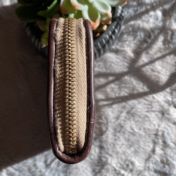 Dooney and Bourke wallet- see matching purse!! - Picture 5 of 7